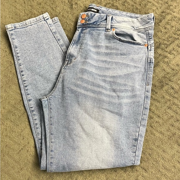 Light Wash Skinny Jeans - Picture 2 of 4